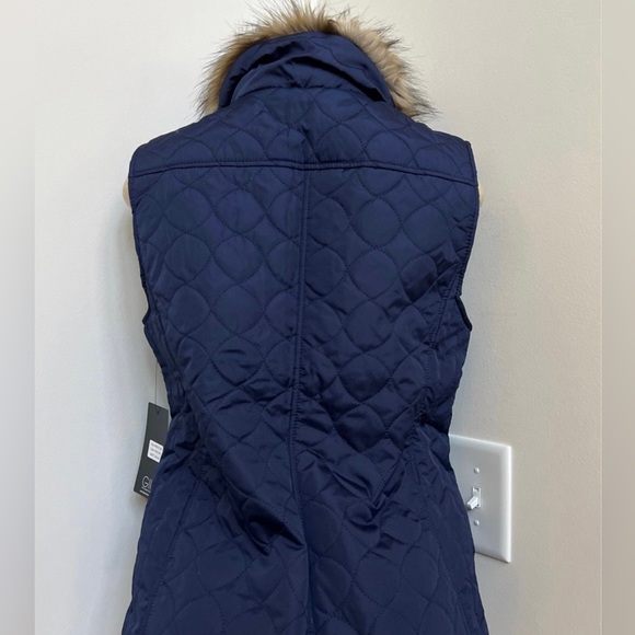 Black rivet blue fur collard vest - Picture 2 of 4